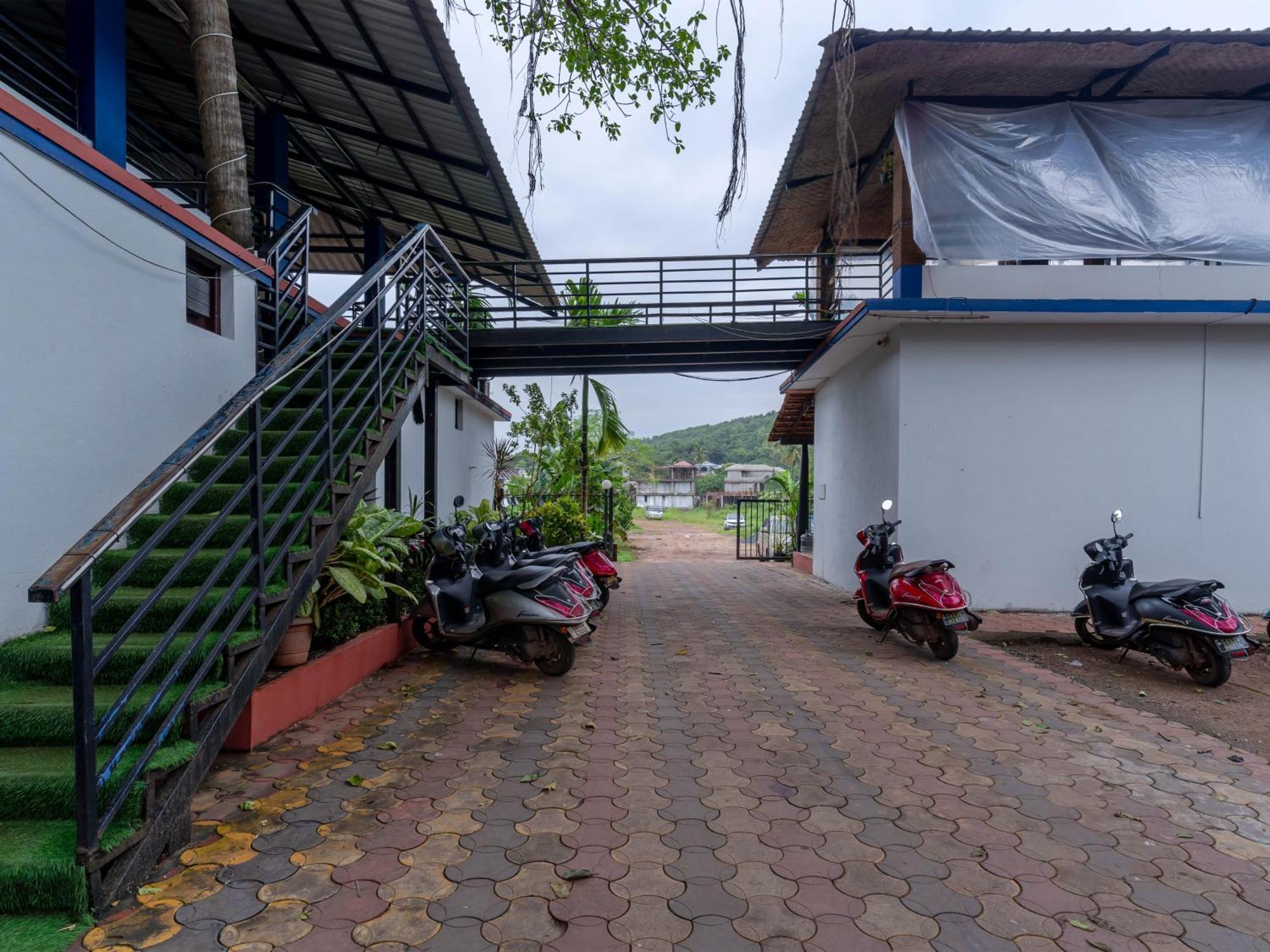 Madpackers Goa Anjuna - Bar Екстериор снимка